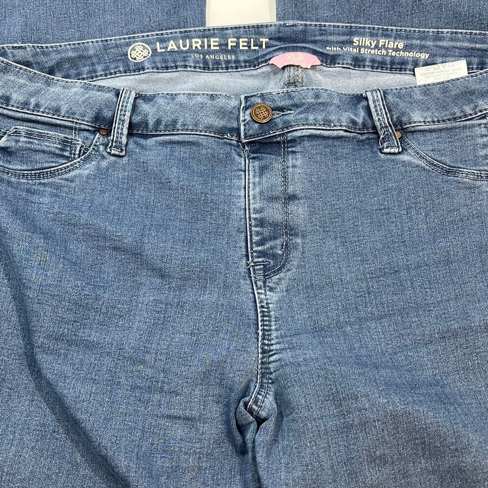 Laurie Felt Petite Silky Denim Flare Pull on Jeans LIGHT PS A309675